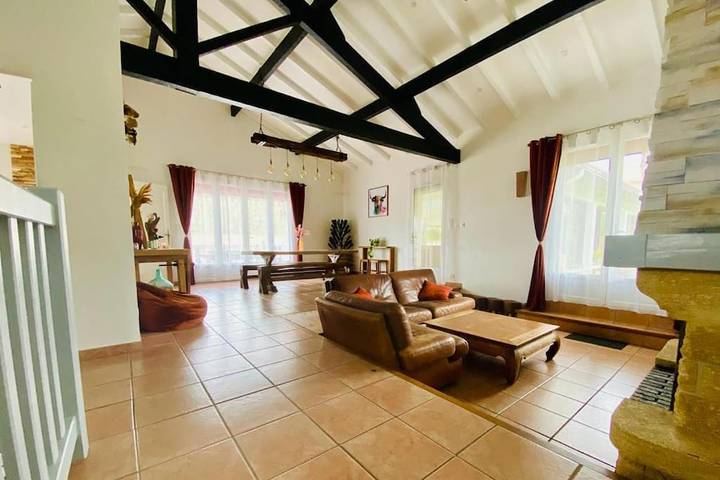 Location de vacances pour 12 personnes, avec jardin ainsi que sauna et piscine à Ahetze - 3