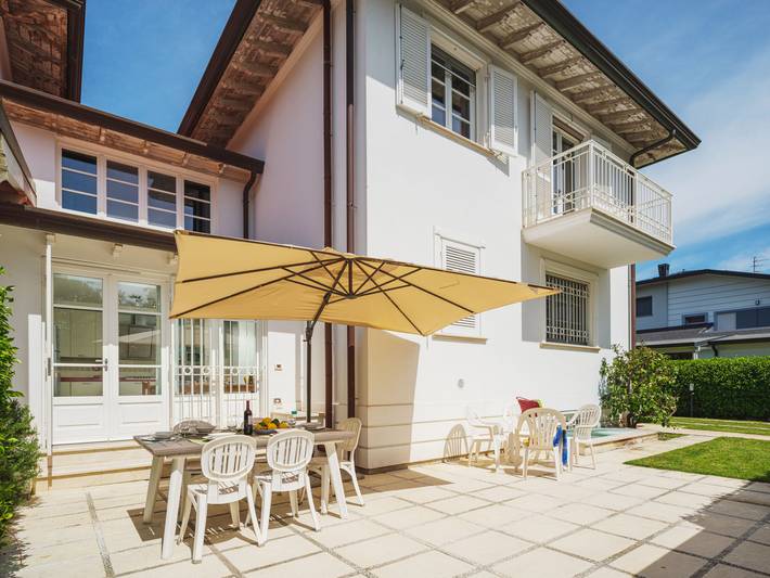 Casa vacanza per 5 persone, con giardino e balcone a Lido di Camaiore