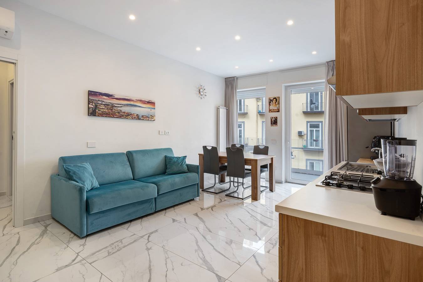 Ganze Wohnung, Ferienwohnung 'Premium - Zona Lungomare' mit Balkon, Wi-Fi und Klimaanlage in Neapel, Neapel Provinz