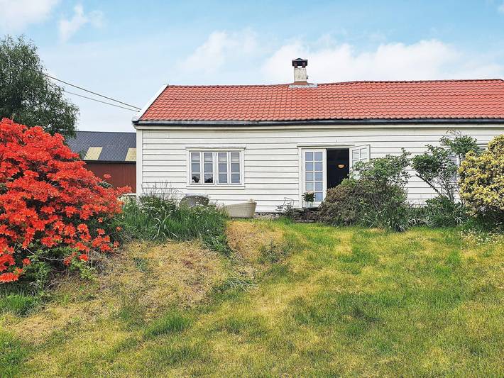 Ferienhaus für 6 Personen, mit Garten in Austrheim