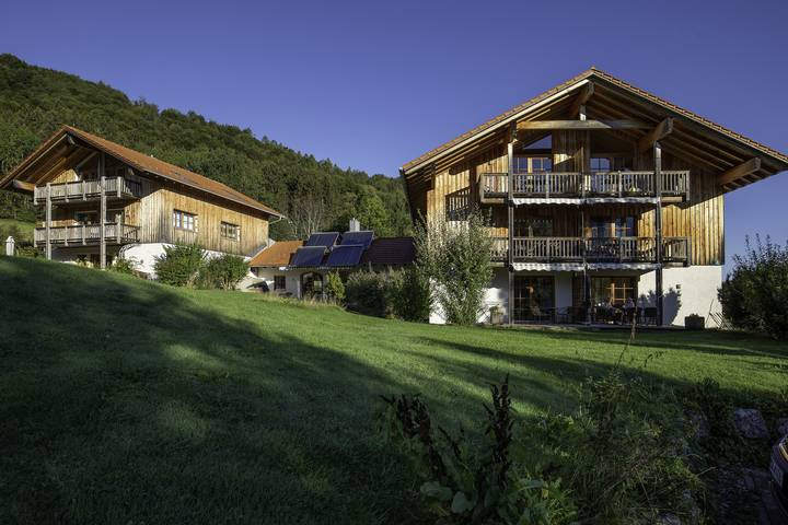 Ferienwohnung für 5 Personen, mit Terrasse und Garten am Chiemsee