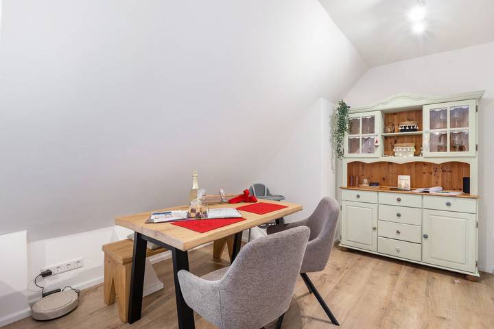 Appartement entier, Appartement de vacances 'Zum Heubalken' avec balcon et Wi-Fi in Bad Fredeburg, Schmallenberg