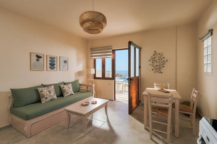 Entire apartment, Cozy pool front apartment with sea view (Elia) – Ru in Lygaria, Αχλάδα
