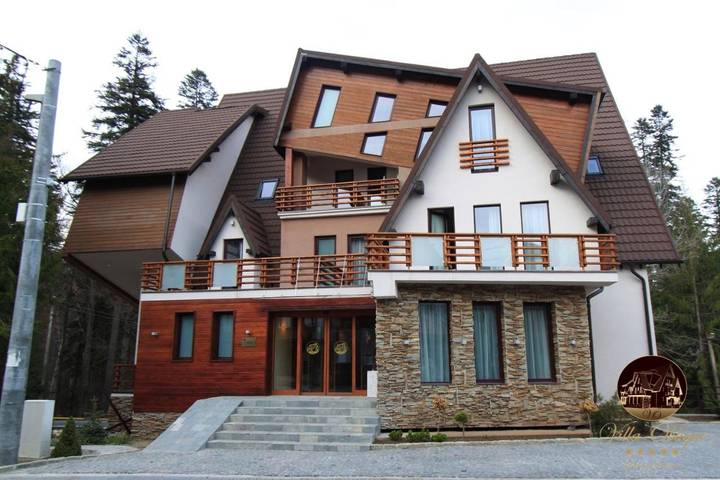 Gîte pour 2 personnes, avec jardin ainsi que jacuzzi et sauna à Sinaia - 4