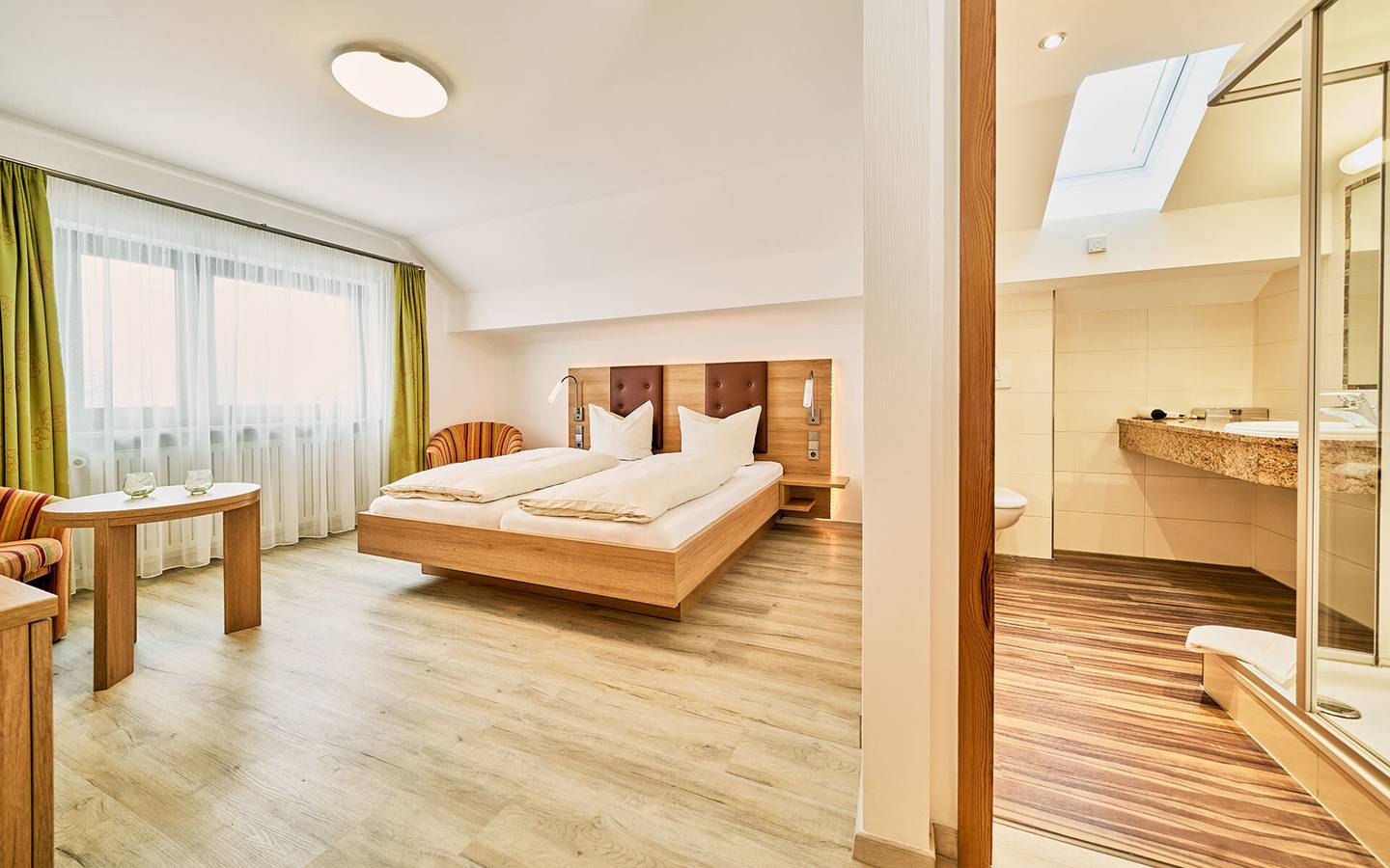 Ganze Wohnung, Ferienwohnung 'Fewo 3' mit Gemeinschaftsterrasse und Wlan in Heiligenberg, Region Bodensee-Oberschwaben