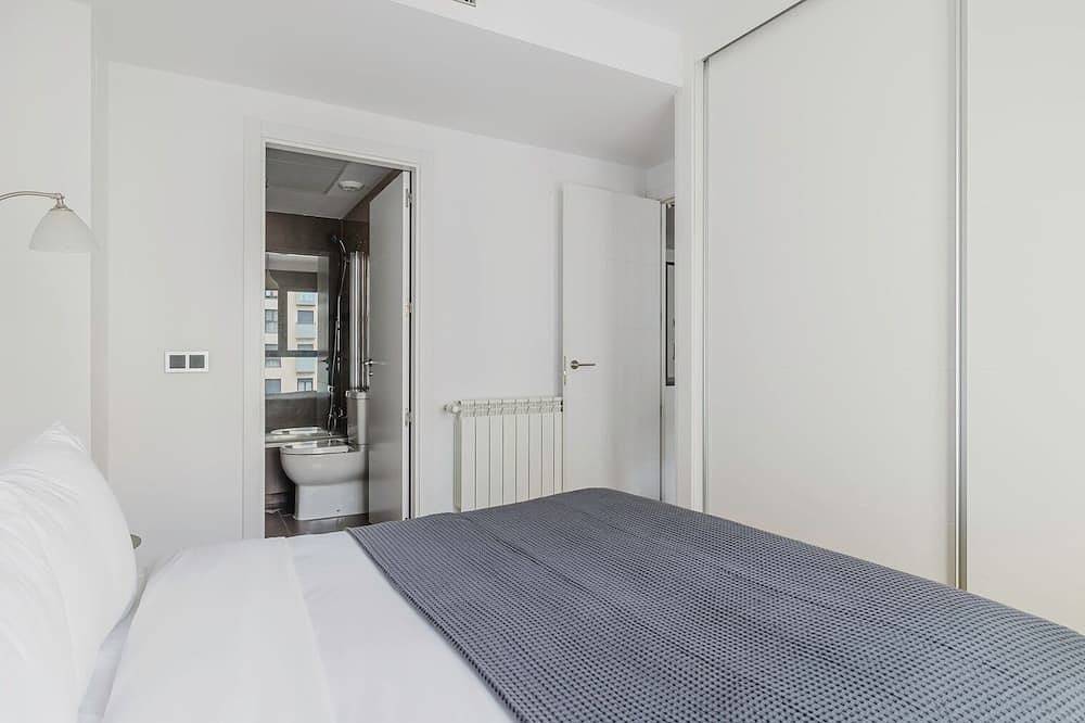 Entire apartment, Great Valdebebas 1Br w/ Gym, Padel & Pool, by Blueground in Barajas, Madrid