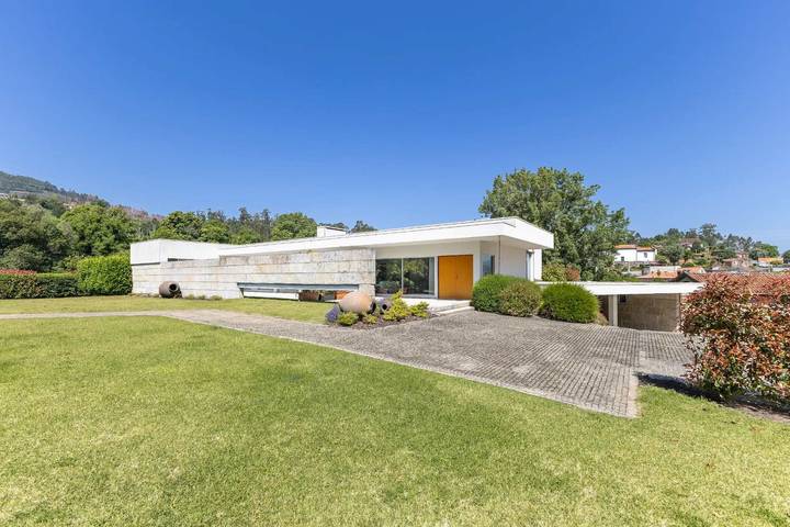 Casa rural para 4 personas, con Jacuzzi además de Jardín y Sauna en Arcos de Valdevez