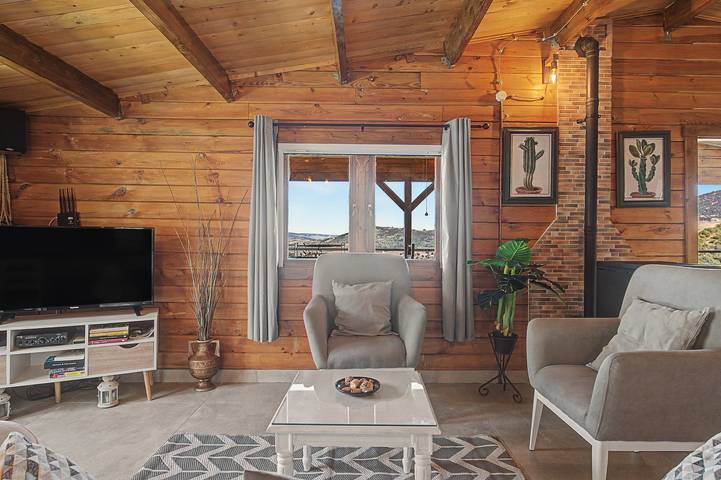 Holiday Home 'Miralvalle' with Mountain View, Wi-Fi and Air Conditioning in El Gastor, White Villages