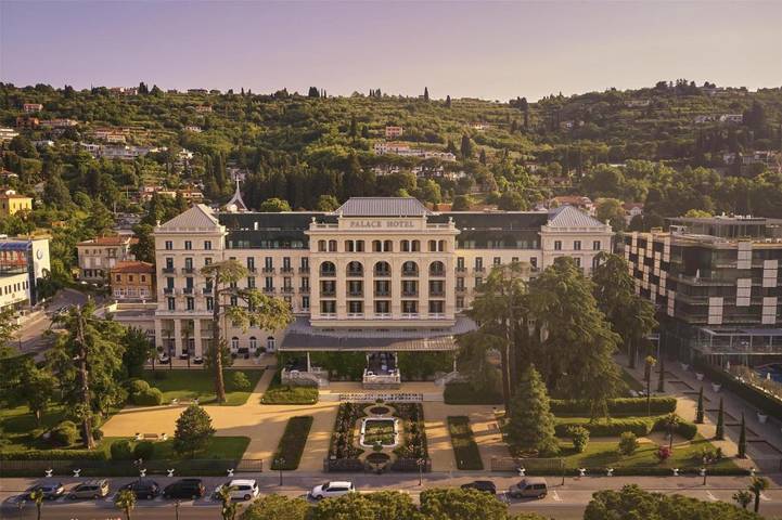 Hotel dla 7 osób, z ogród i basen oraz sauna i jacuzzi w Portoroz