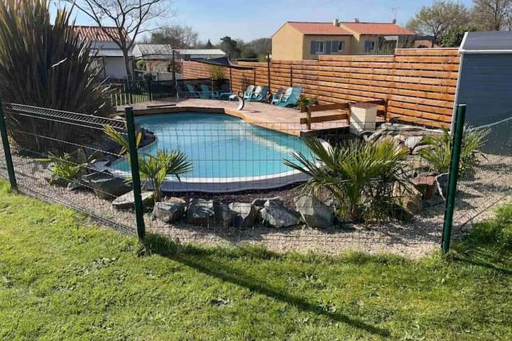 Location de vacances pour 14 personnes, avec jacuzzi, animaux acceptés à Saint-Hilaire-le-Vouhis