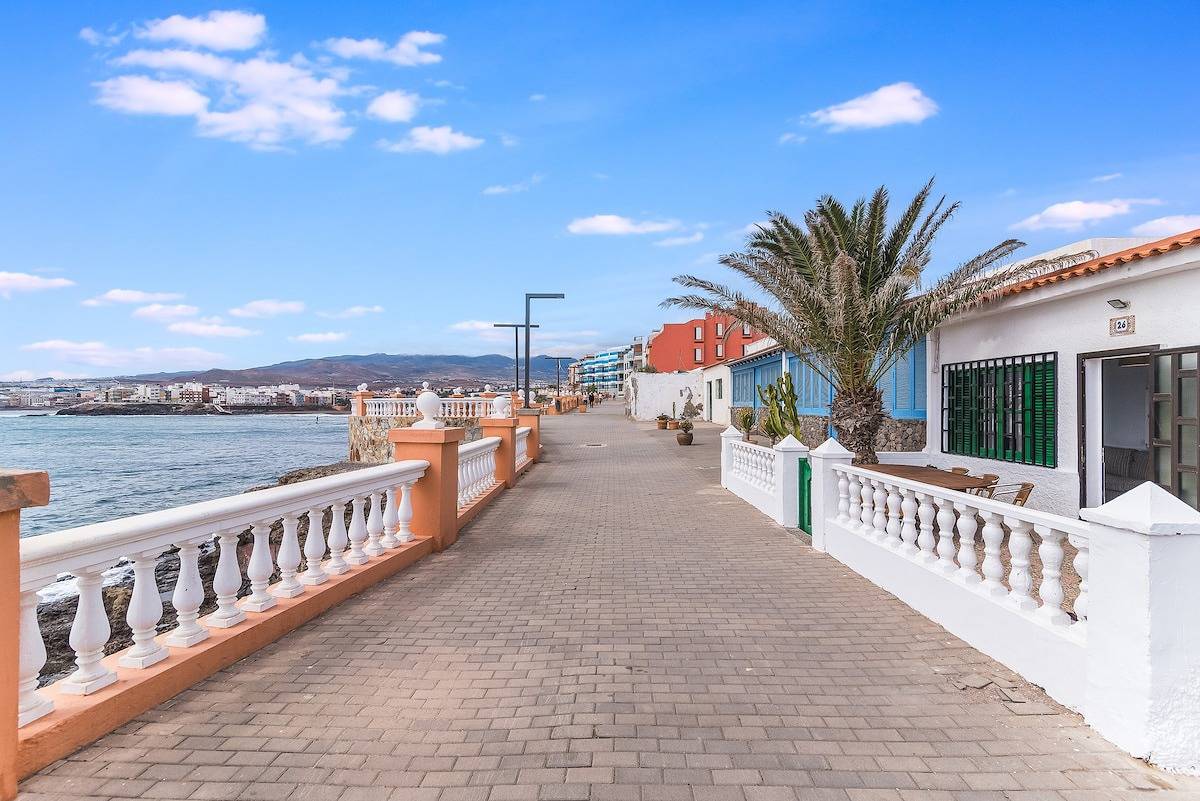 Home2Book Oceanfront Bliss in Taliarte in Playa de Melenara, Telde