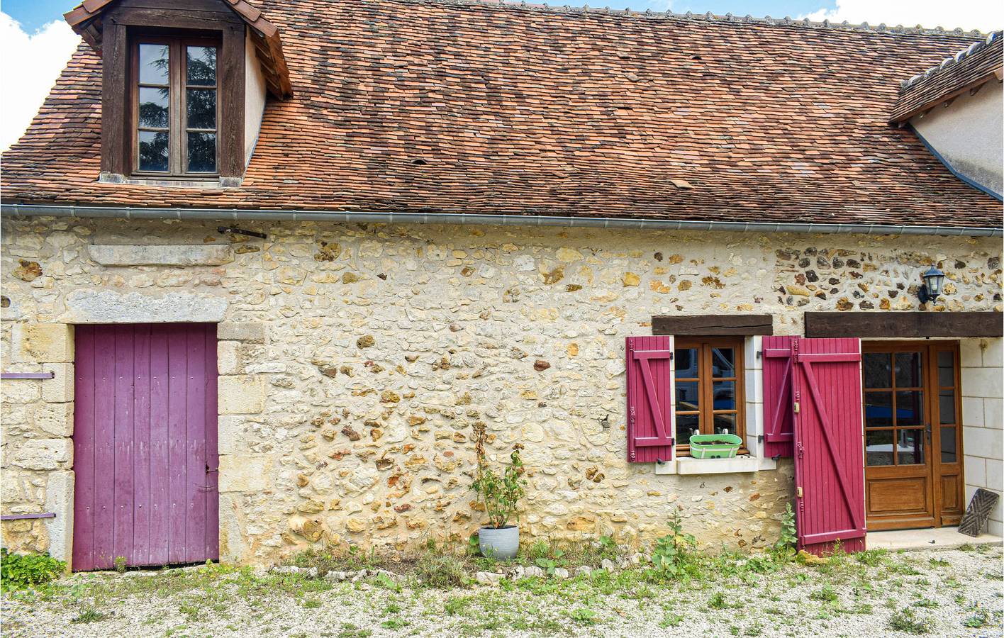 Retraite au bord de la piscine près de la rivière et du centre-ville in Mauvières, Région de Le Blanc