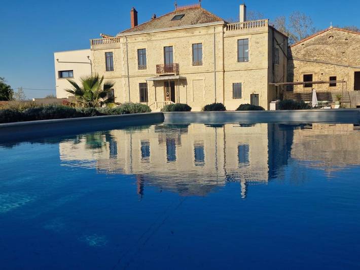 Location de vacances pour 26 personnes, avec Balcon et Terrasse ainsi que Jardin et Piscine à Sauzet