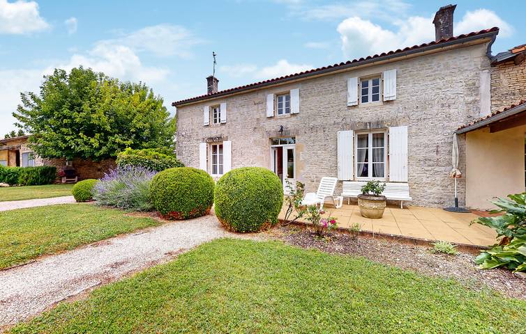 Maison de vacances pour 5 personnes, avec Terrasse et Jardin en Charente