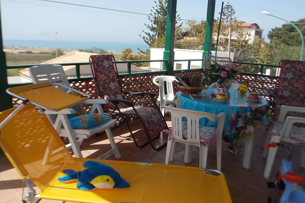 Appartamento intero, 18 km dalla Valle dei Templi di Ag.casa con terrazzo vista mare in Siculiana Marina, Siculiana