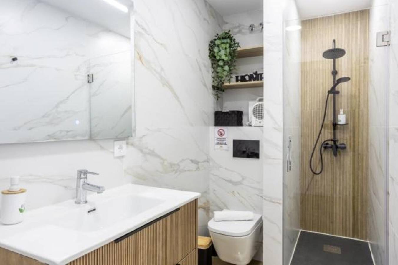 Estudio entero, Estudio 'Valdelagrana Con Parking y Piscina' con Piscina Comunitaria, Wi-Fi y Aire Acondicionado in Valdelagrana, El Puerto de Santa María