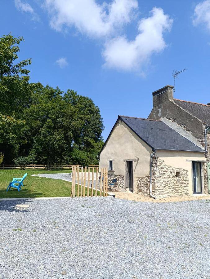 Location de vacances pour 3 personnes, avec terrasse et jardin à Tréméreuc - 2