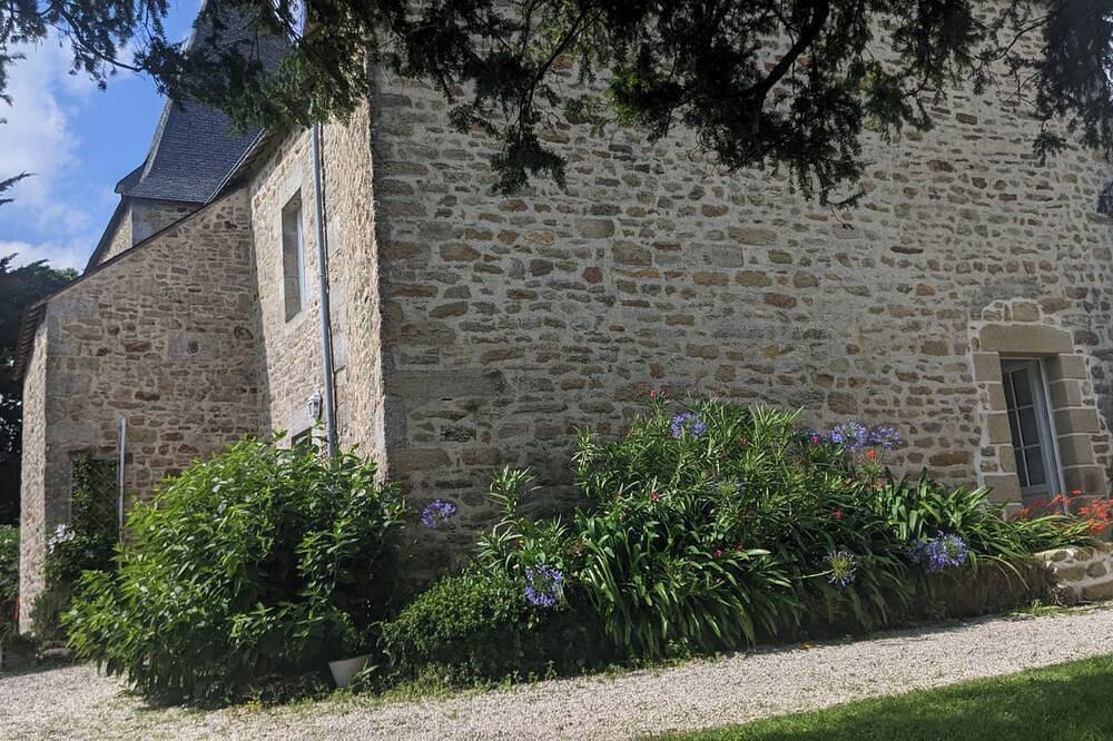 Propriété Familiale de Caractère, Dans un Manoir Breton in Theix, Côte des Mégalithes