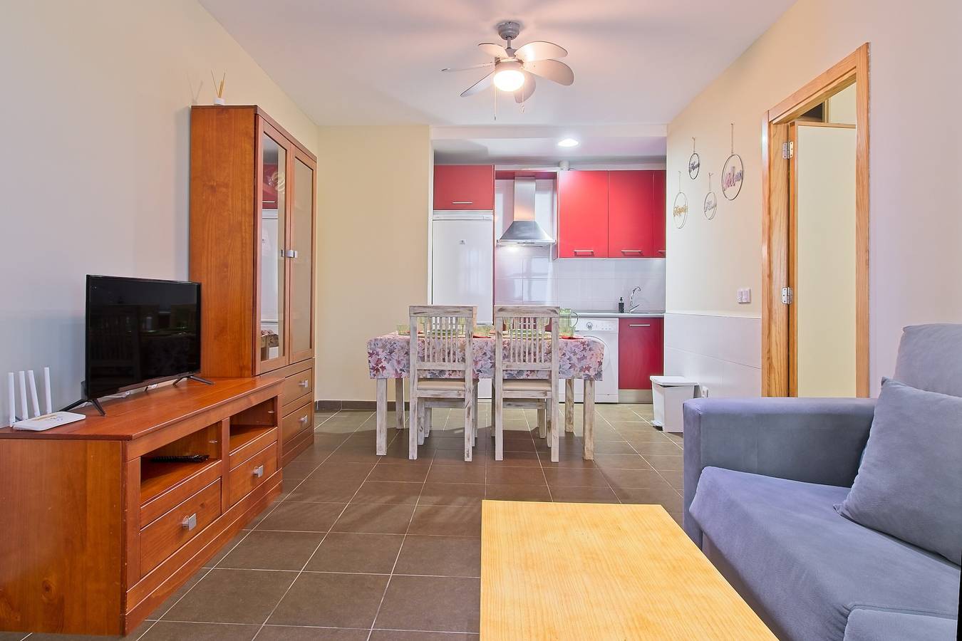 Apartamento entero, Apartamento 'Turístico 3 Sardón De Los Frailes' con piscina compartida y Wi-Fi in Sardón de los Frailes, Provincia de Salamanca