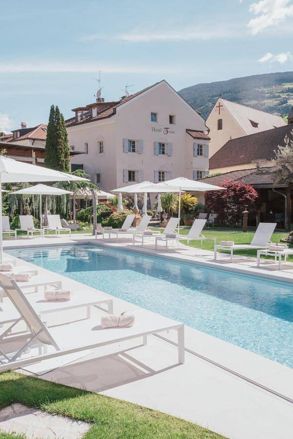 Hotel voor 2 personen, with uitzicht and tuin as well as zwembad, met huisdier in Brixen