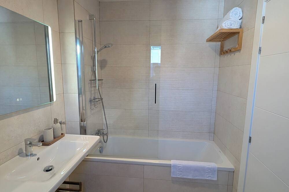 Entire apartment, La Terraza del Sol in Santa Cruz de Bezana, Cantabrian Coast