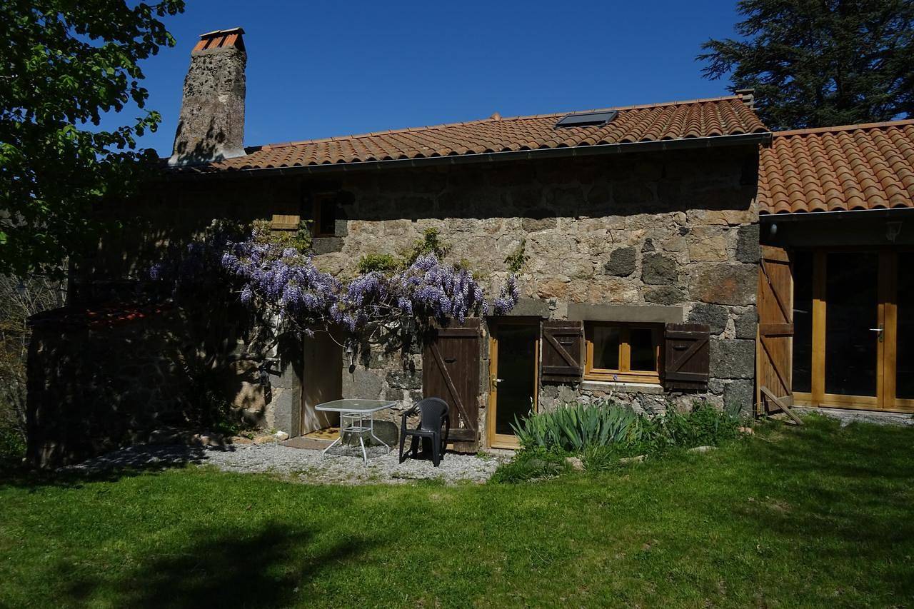 Country House 'La Gabbro' with Mountain View, Private Terrace and Wi-Fi in Saint-Barthélemy-Grozon, Tournon-sur-Rhône region