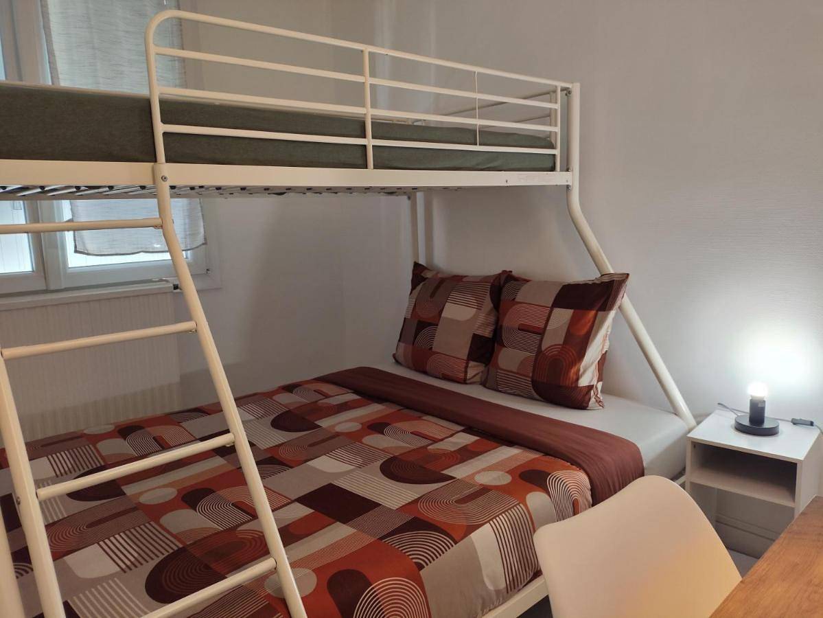 Appartement entier, Les Erables Appart - 3 chambres - Spacieux et moderne avec balcon, parking et wifi in Saint-Jean-de-la-Ruelle, Vallée de la Loire