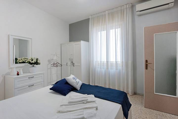 Guest House 'Love Stabia' with Private Terrace, Wi-Fi and Air Conditioning in Castellammare di Stabia, Sorrento Coast