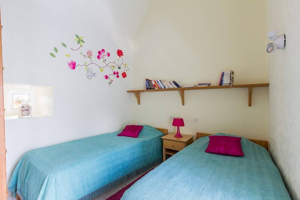 Entire apartment, Appartement \"kerouac\", Maison du 18ème Avec Wifi, Proche des Plages de Sable fin in Carnac, Côte des Mégalithes