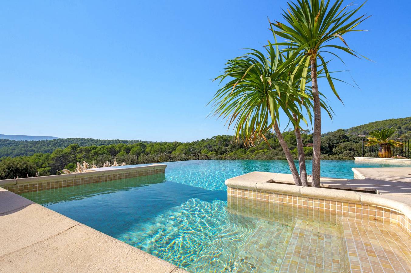 Villa Les Etoiles by Villa Plus in Lorgues, Region de Draguignan