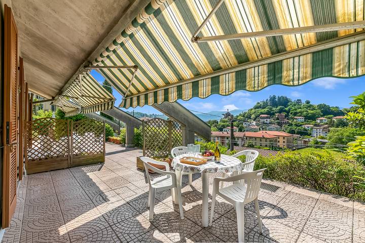 Location de vacances pour 4 personnes, avec vue sur le lac à Laveno-Mombello
