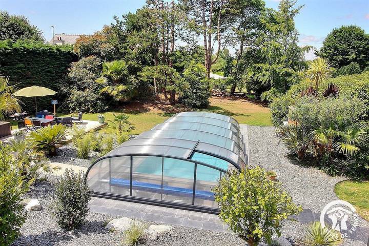 Gîte pour 2 personnes, avec piscine ainsi que terrasse et jardin