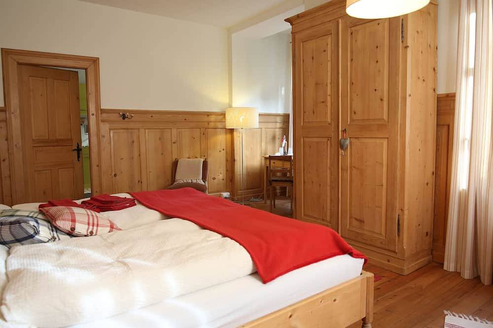 Ganze Wohnung, Stilvolle, grosszügige 1.5-Zimmer-Ferienwohnung 42m2 in Jugendstil-Villa! in Chur, Plessur Alpen