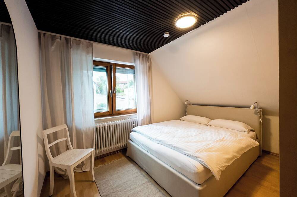 Ganze Wohnung, Modern Glass Front Apartment With Amazing View B17 in Heidenheim, Stuttgart Region