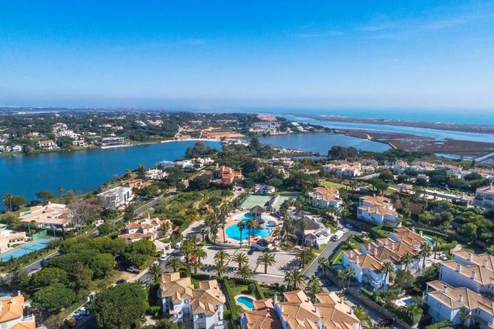 Holiday rental for 4 people, with Balcony and Terrace as well as Garden and Pool in Quinta do Lago