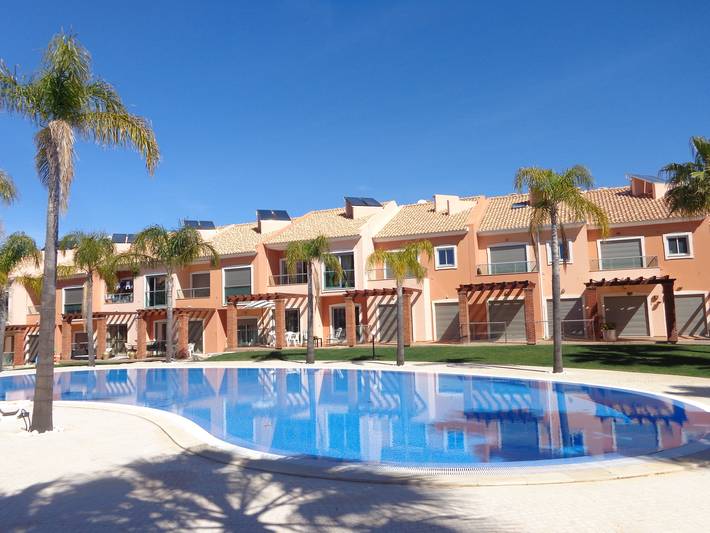 Holiday home for 6 people, with garden and pool in Albufeira