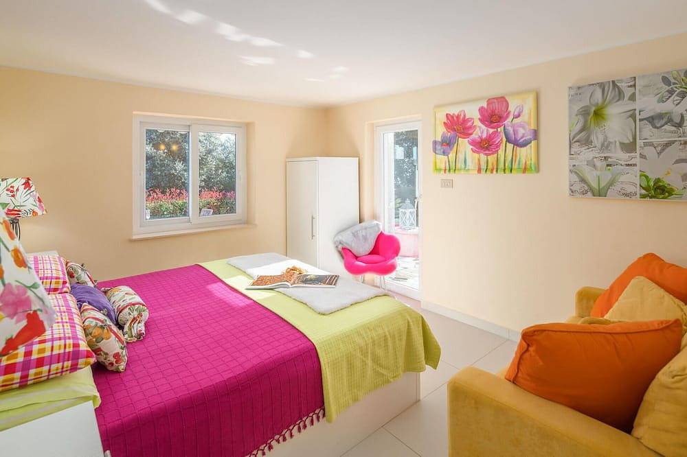 Entire apartment, Beach front apartment in Ravni with Wifi in Raša, Eastcoast Istria