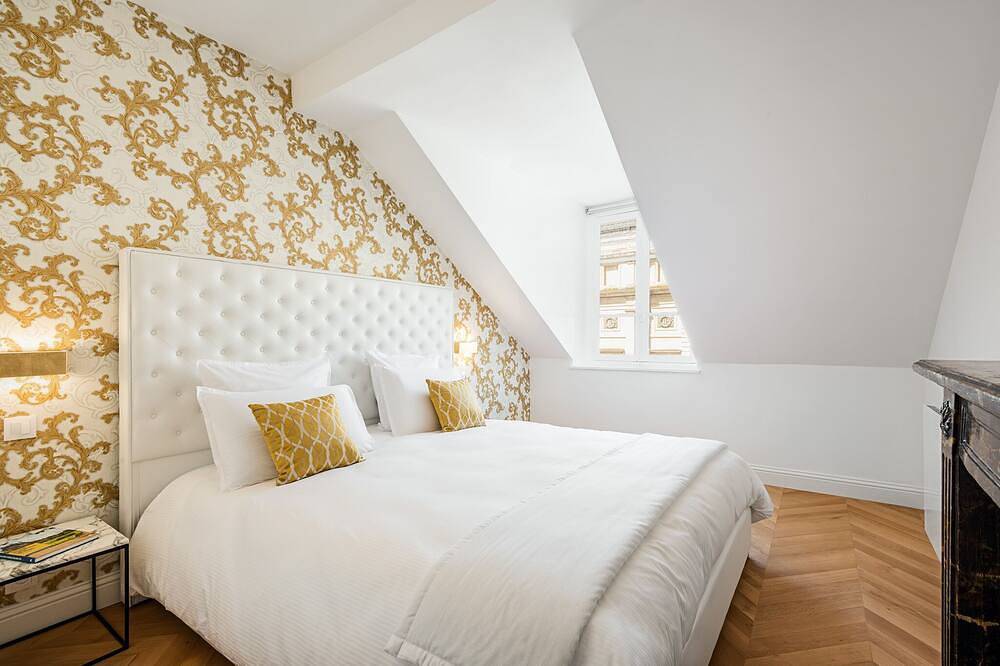 Ganze Wohnung, Eingerichtete Luxus-Wohnung nur 50 Meter vom Schloss Versailles in Versailles, Yvelines