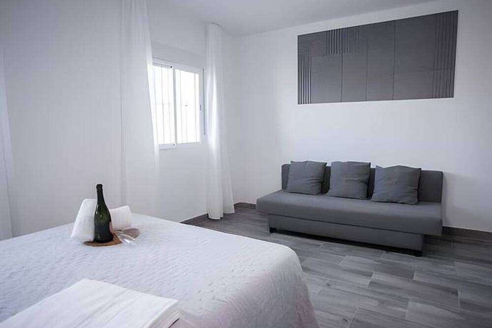 Country House 'Villa Con Piscina Cerca De Sevilla' with Private Pool, Wi-Fi and Air Conditioning in Hacienda de Tarazona, La Rinconada