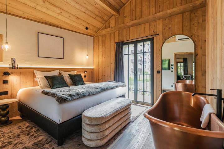 Hôtel pour 2 personnes, avec terrasse et sauna ainsi que piscine et jacuzzi, animaux acceptés