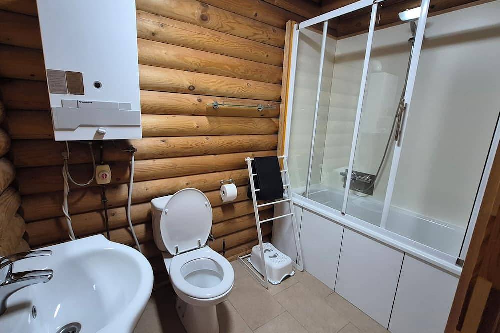2 Chalets with private Jacuzzi in the mountains in a 3-star campsite in Châteauroux-les-Alpes, Nationalpark Écrins
