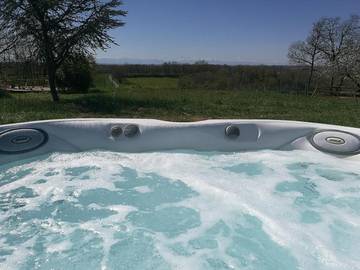 Gîte pour 4 personnes, avec piscine et balcon ainsi que jardin et vue à Puymaurin