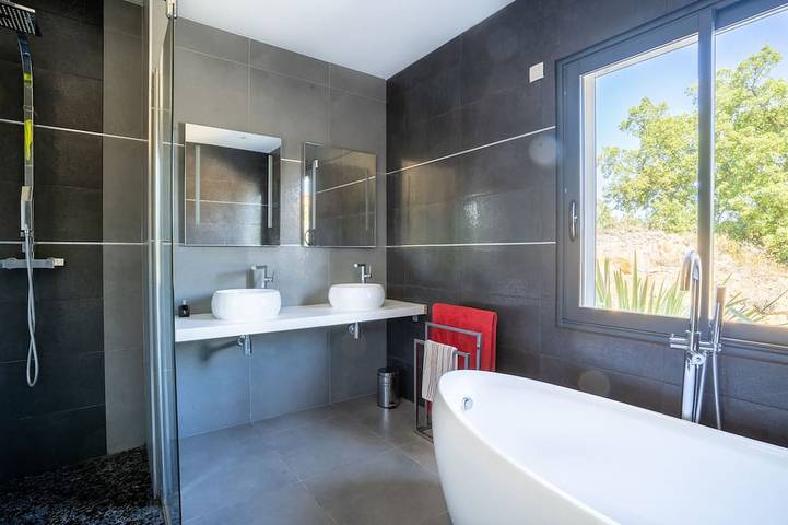 Geräumige Villa, Pool, Meer- und Bergblick, 4 Schlafzimmer, 8 Schlafplätze in Les Adrets-de-l'Estérel, Massif de l'Esterel