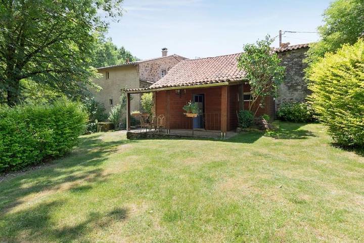 Gîte pour 5 personnes, avec piscine et jardin, animaux acceptés à Fondamente
