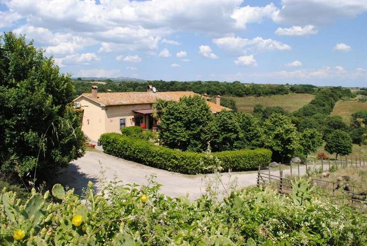 Agriturismo per 4 persone, con panorama e giardino, con animali domestici in Viterbo