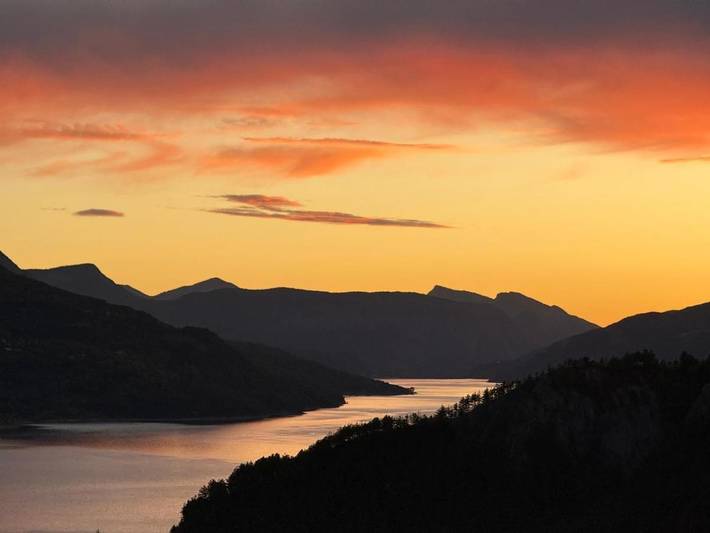 Location de vacances pour 2 personnes, avec vue sur le lac ainsi que jardin et vue à Savines-le-Lac - 4