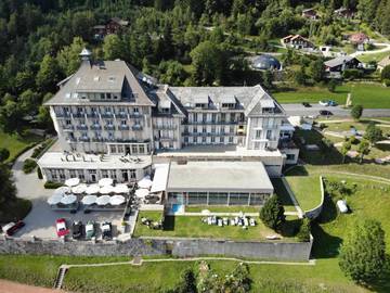 Hôtel pour 2 personnes, avec jardin ainsi que sauna et piscine, animaux acceptés à Bullet