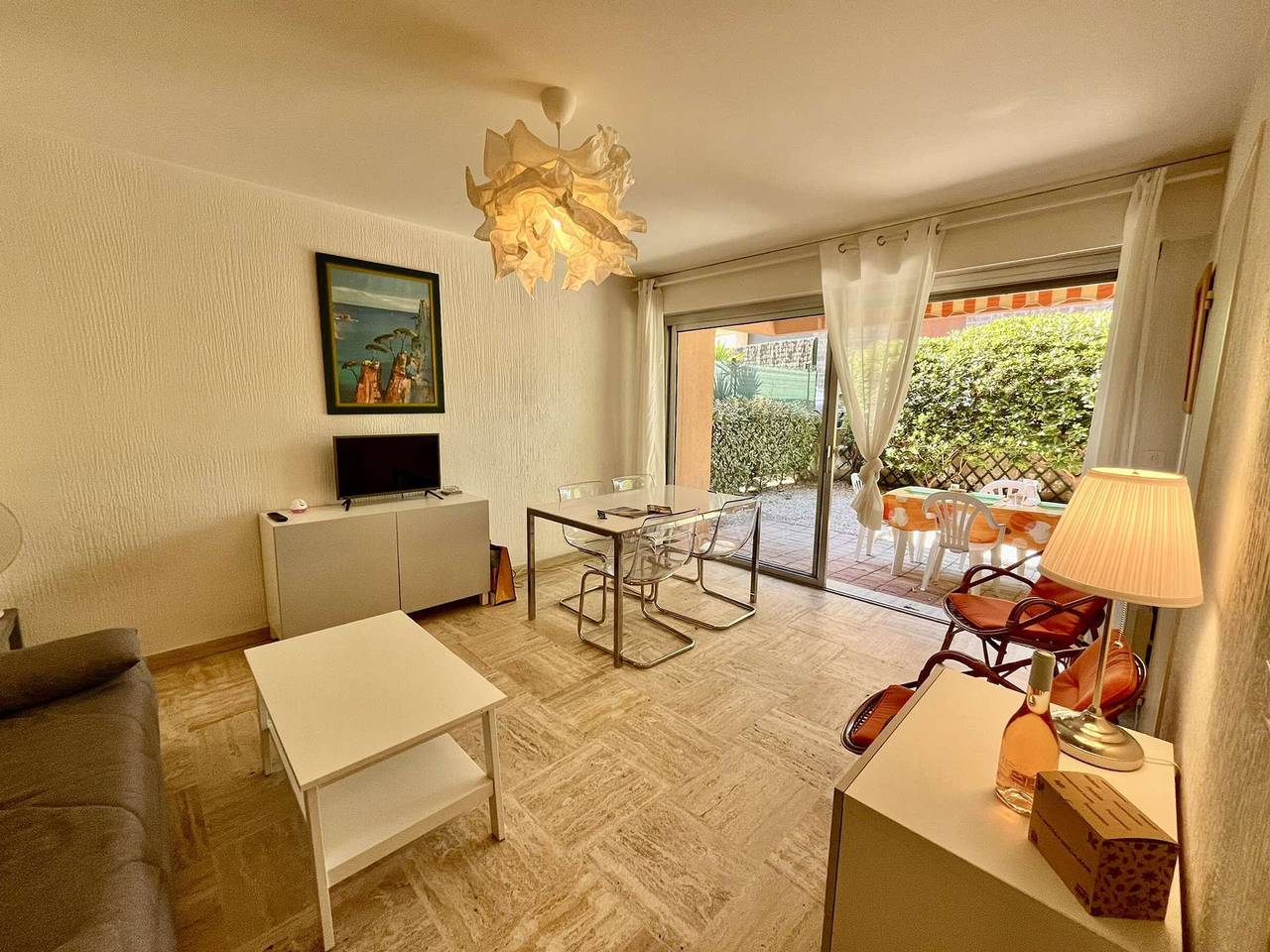 Appartement entier, Appartement 2 pièces avec jardin à 50m de la plage - 4 couchages, parking privé, terrasse in Cavalaire-sur-Mer, Parc national de Port-Cros