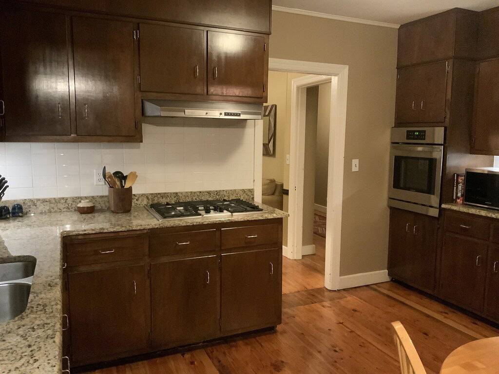 Sauberer Cape Cod in der Nähe der Innenstadt in Monroe County (TN)