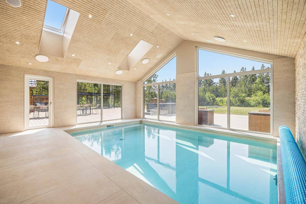 Modernes Poolhaus mit Aktivitätsraum für 14 Personen in Henne in Henne, Filsø See